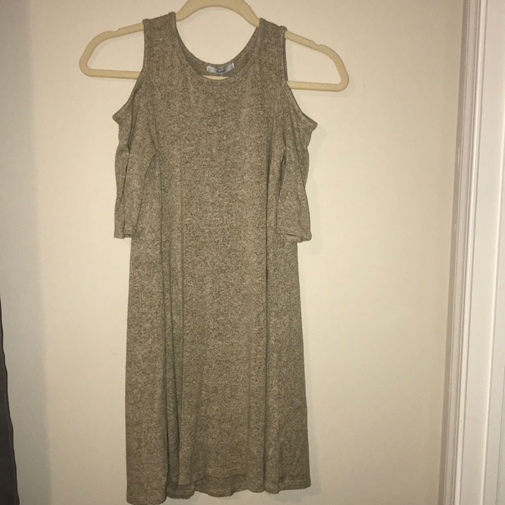 Open shoulder short dress🔥